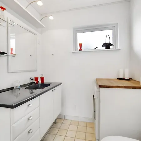 Nyaraló Mikkeline - 400m To The Fjord By Interhome Øster Assels